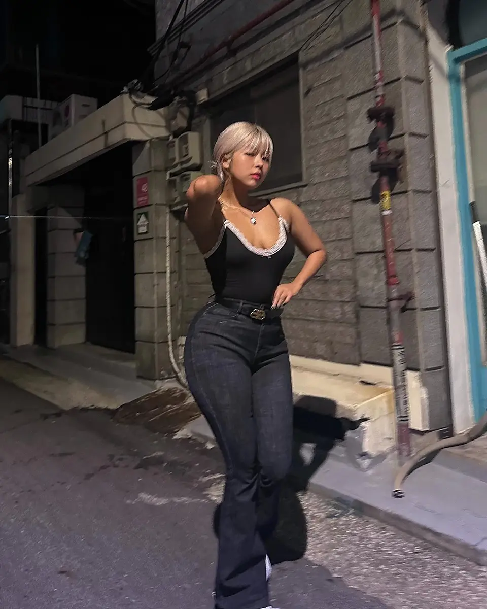 Farah escort in Hong Kong