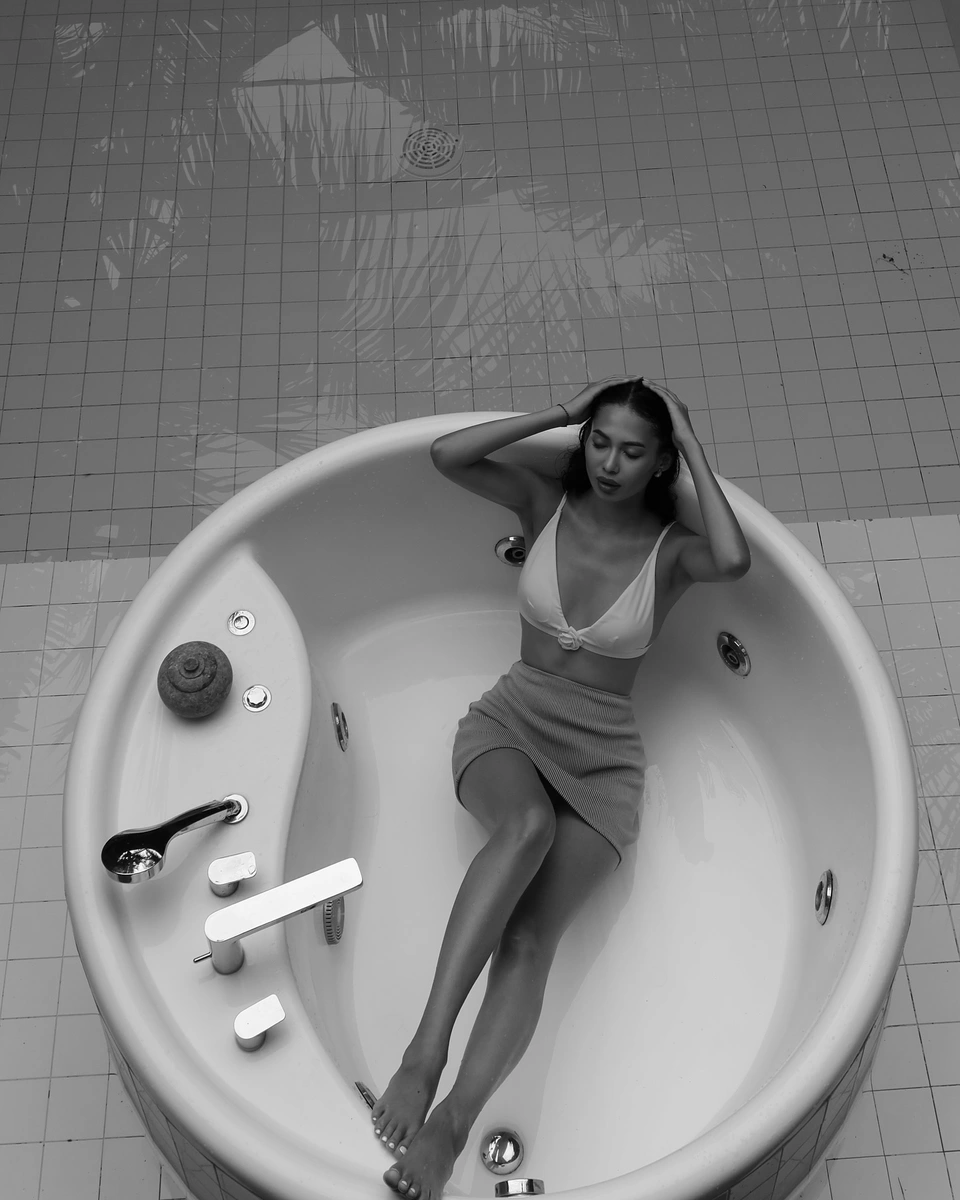 Janina escort in Hong Kong